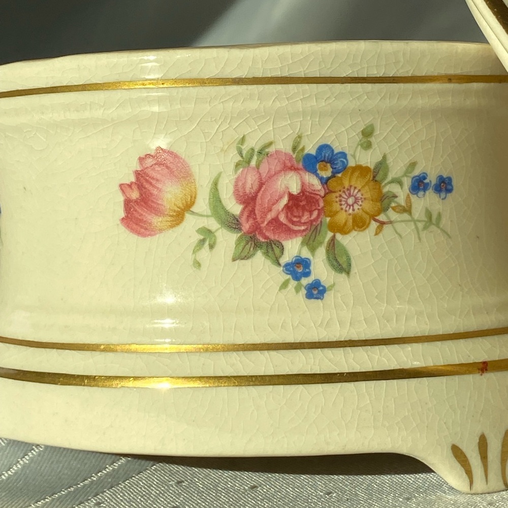 Vintage Floral Themed Ceramic Music Box - Picture 7 of 11
